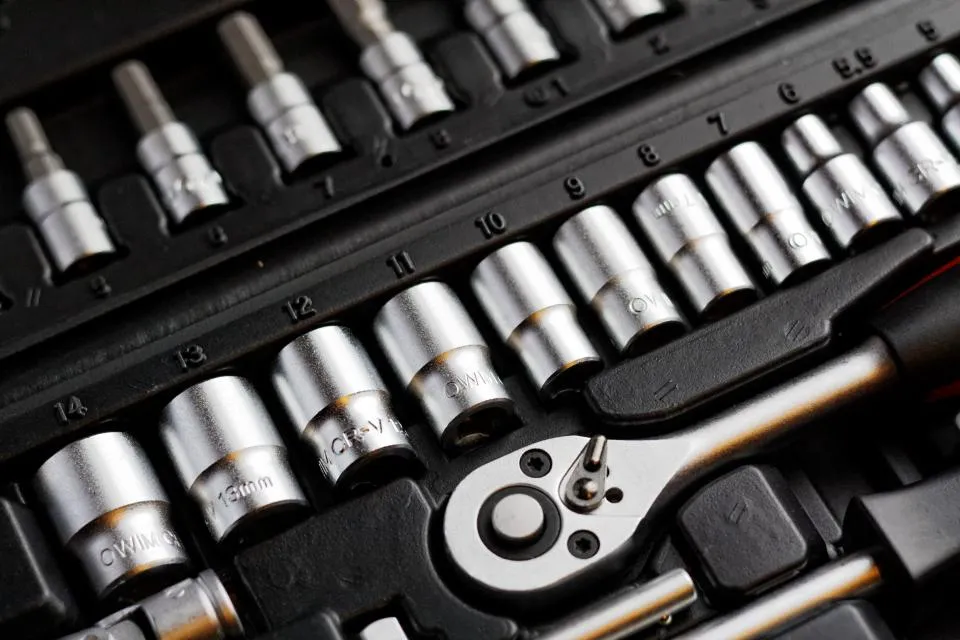 Socket wrench tool kit